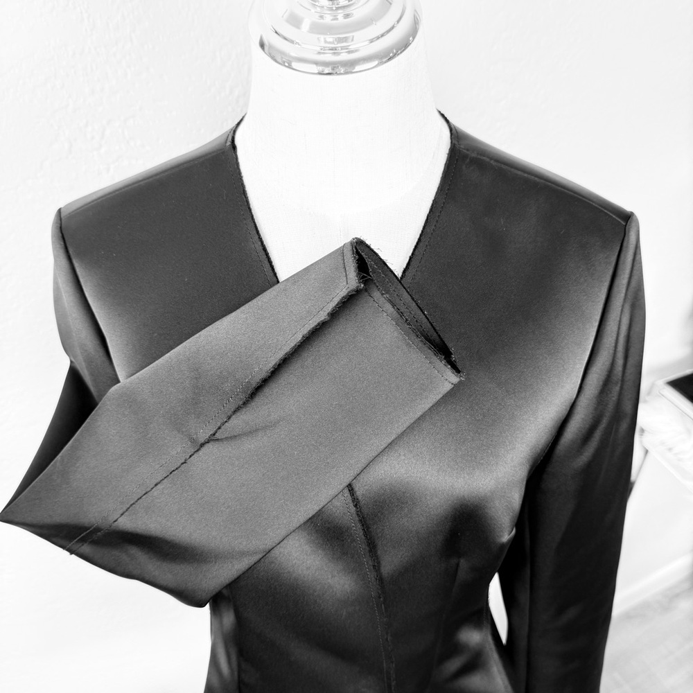 NWT Carolina Herrera Black Snap Blazer/8 Raw Edge Office Siren Quiet Luxury Chic